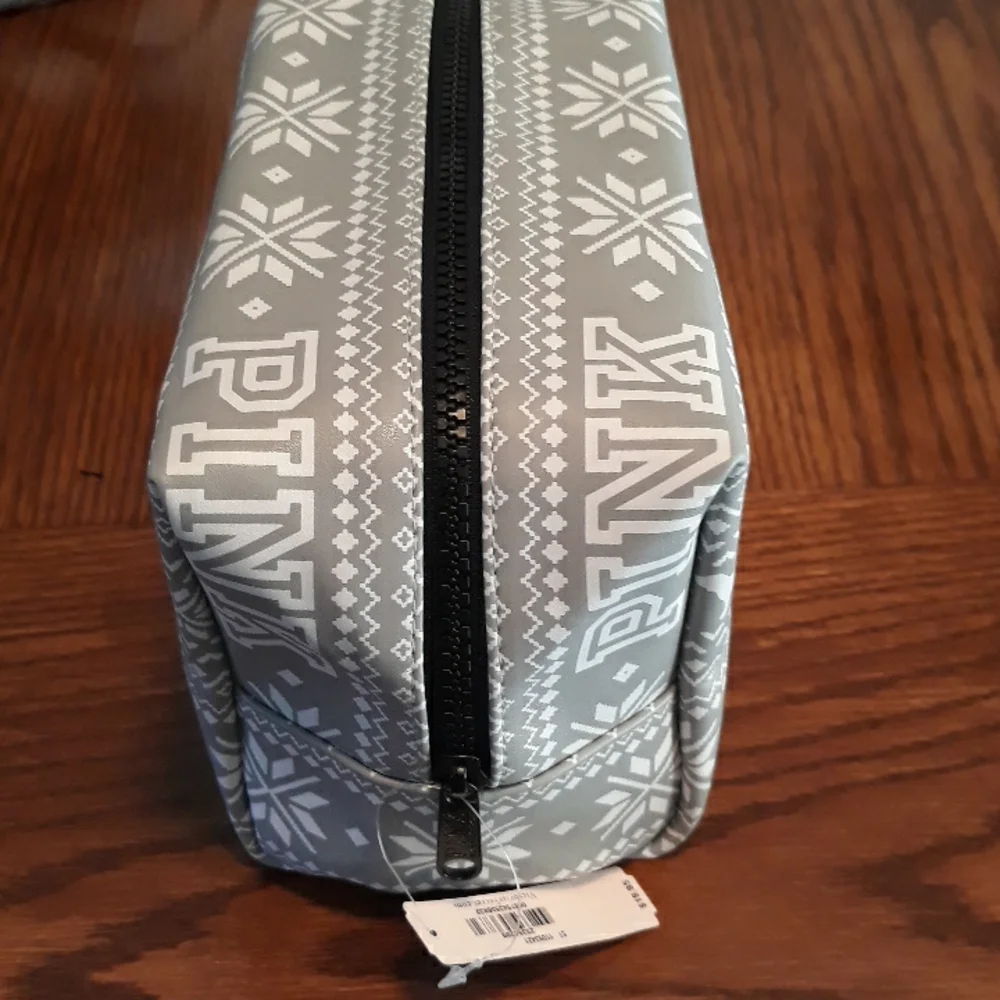 Victoria secret travel bag - Picture 2 of 2